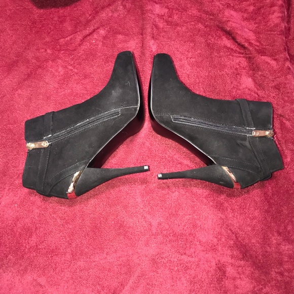 Guess suede booties - brand new! - Picture 5 of 8